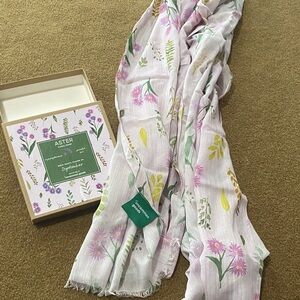 NWOT Uncommon Goods Floral Print Scarf September Aster